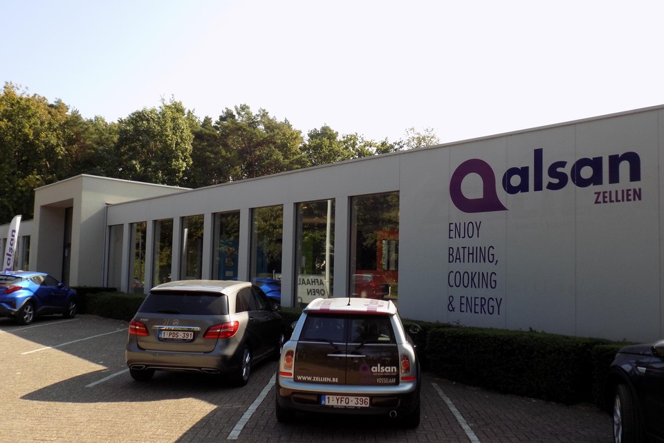 Het bedrijf Alsan-Zellien in Vosselaar, het vroegere Zellien-Fabri uit Turnhout, is gestart met een uitverkoop.