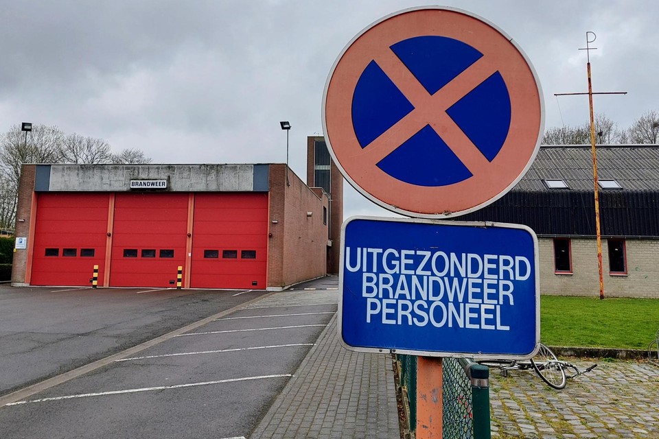 De vervuiling van de bodem en het grondwater is wellicht te wijten aan het gebruik van PFAS-houdend blusschuim bij oefeningen en industriële branden.