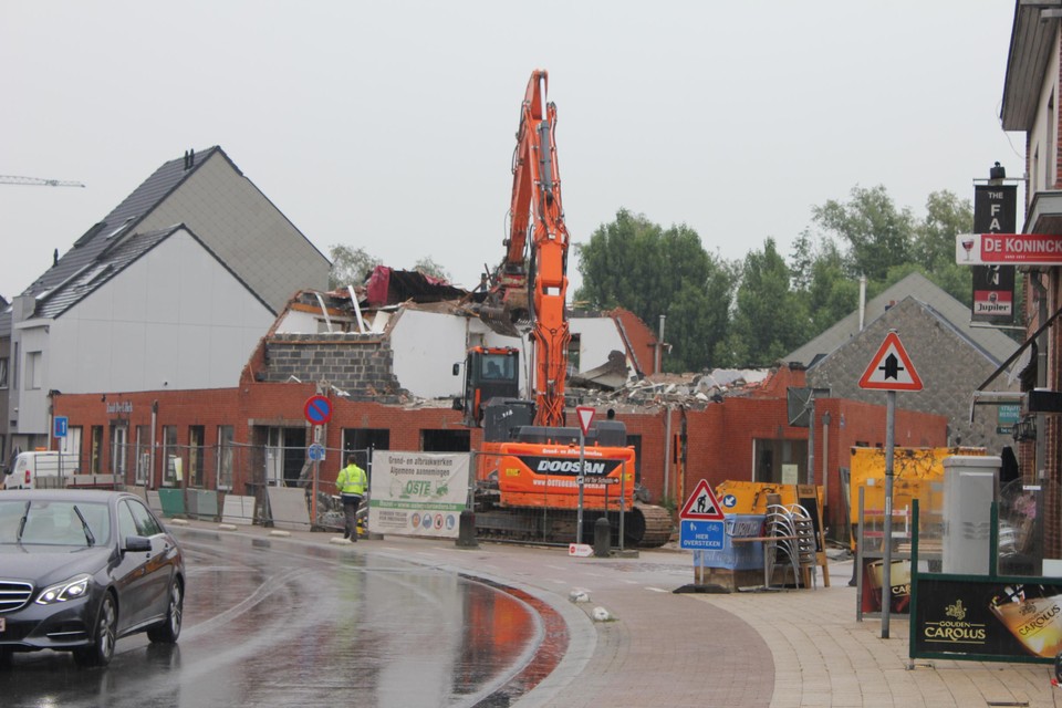 Het pleintje waar de graafmachine op staat verdwijnt dan toch niet.