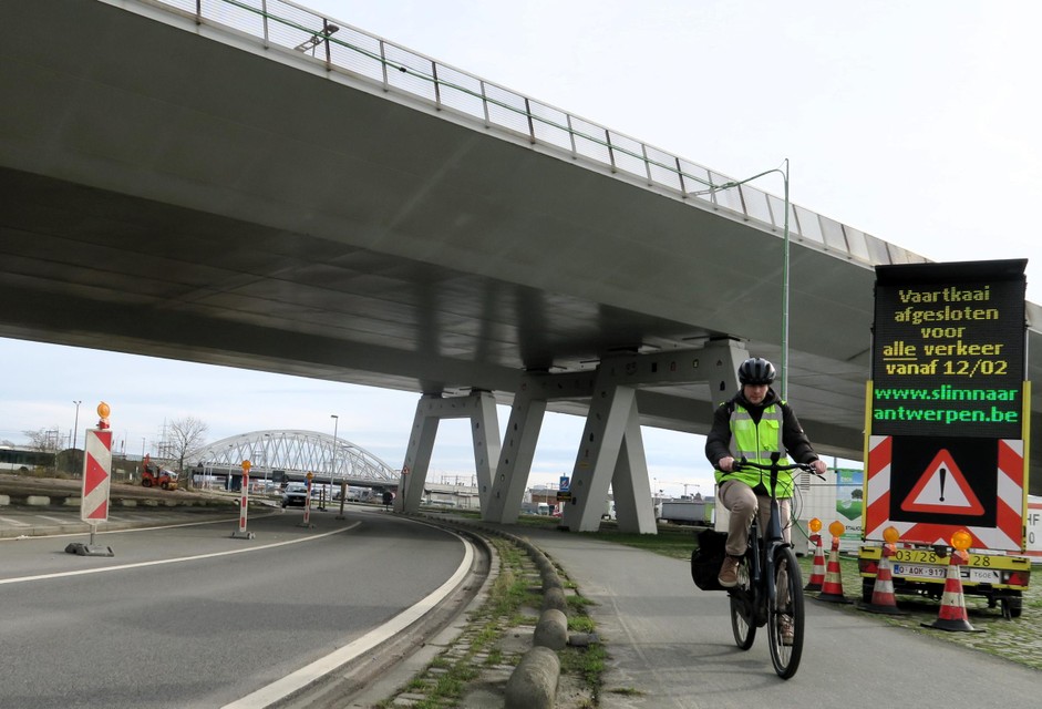 De Vaartkaai blijft afgesloten tot het einde van de Oosterweelwerken, ook voor fietsers.