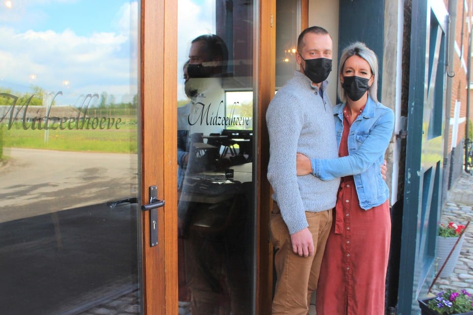 Kenny Vandenbremt en Natalie Dilles openen dit weekend de vernieuwde Midzeelhoeve.