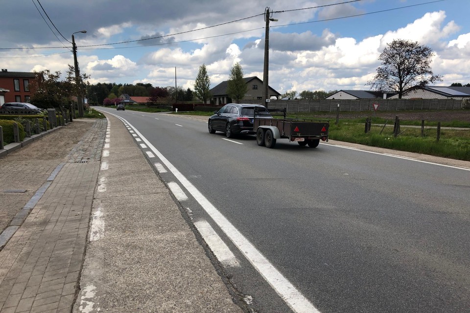 Ook de smalle fietsstroken op het Zilvereind in Vlimmeren, langs de weg naar Wechelderzande, verdwijnen om plaats te maken voor een gloednieuw fietspad.