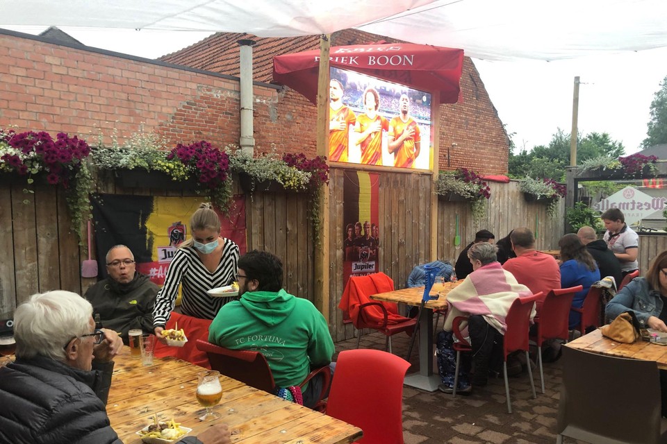 Frieten tijdens de Brabançonne.