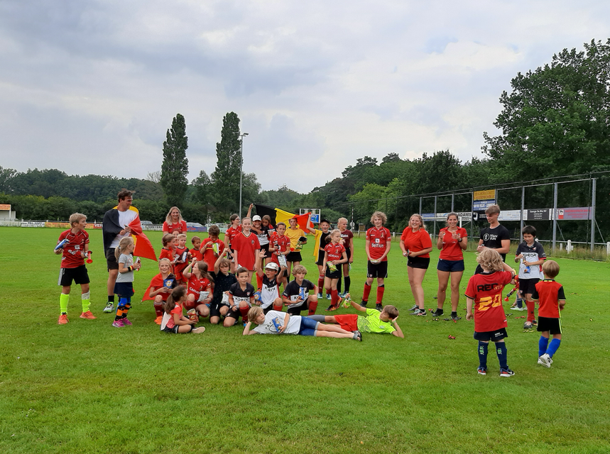 Het feest werd op het veld verder gezet.