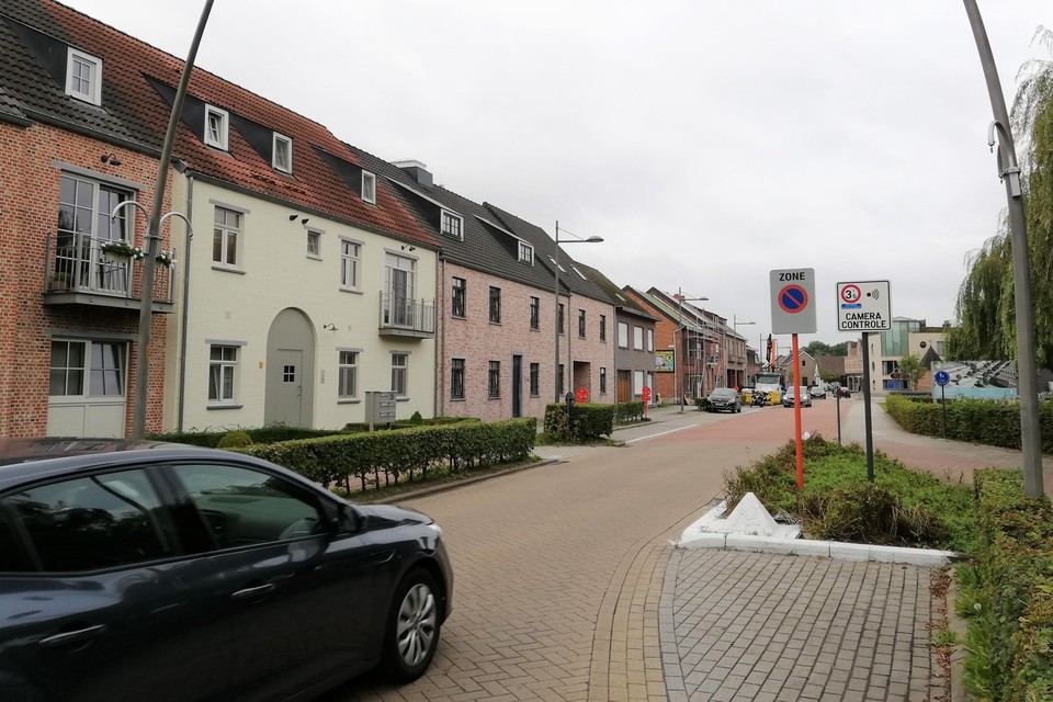 De wegversmalling in de Leliestraat.
