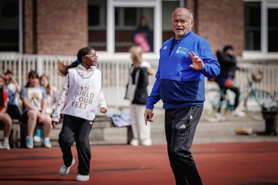 “Op iedere school zijn er getalenteerde meisjes”, zegt trainer Marc Lievens.
