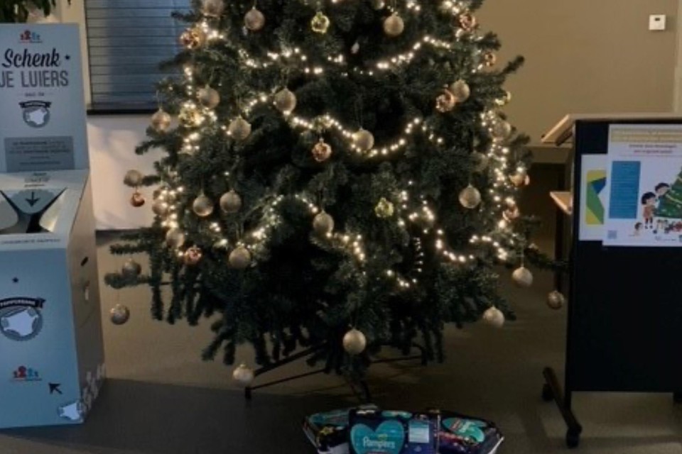 Er werden veertig pakken pampers onder de kerstboom gelegd. 