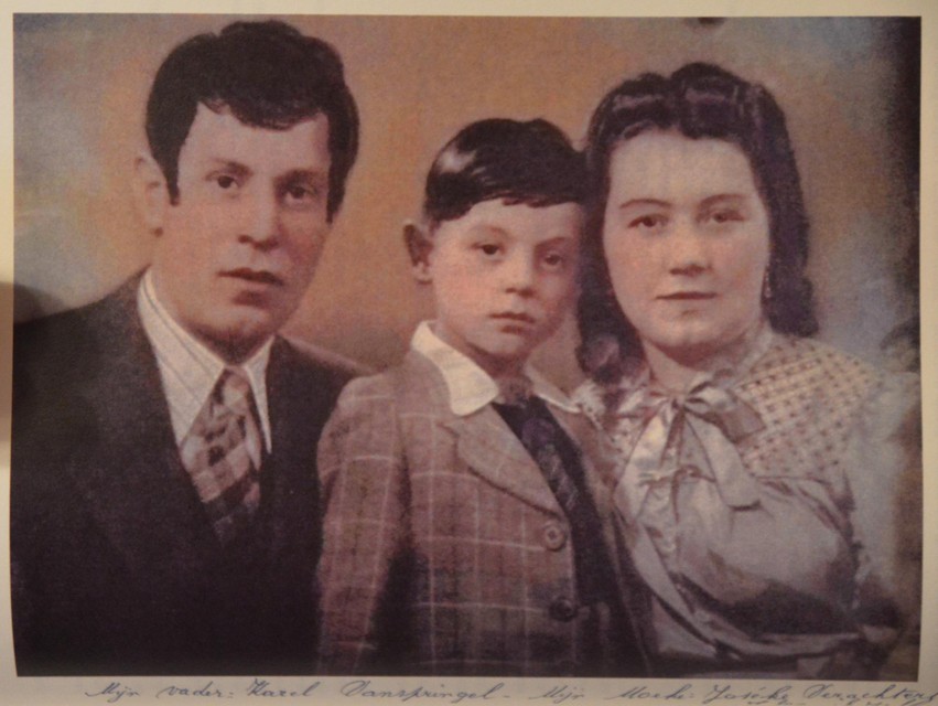 Een jonge Theo tussen zijn ouders Karel Vanspringel en José Verachtert.