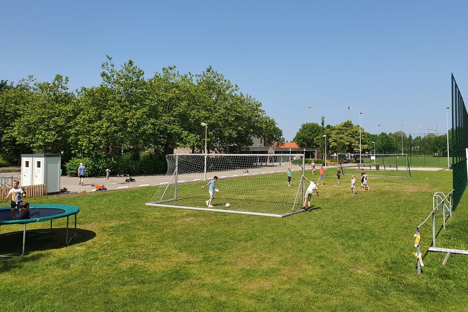 Op de graszone worden een vijftal nieuwe padelterreinen aangelegd.