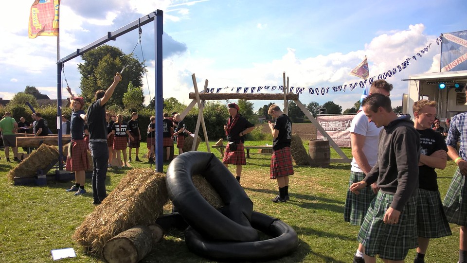 De Highlandgames zijn grote publiekstrekker op Overbroek Kermis.