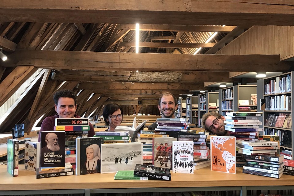 Het personeel van de bibliotheek verwelkomde woensdag al meteen 900 bezoekers.