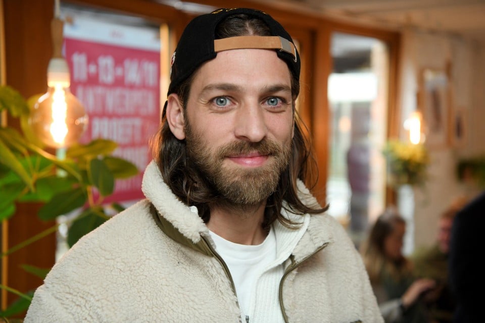 Diploma van Ter Groenen Poorte of niet, bij zijn oma mag chef Vincent alleen maar hulpje spelen. 