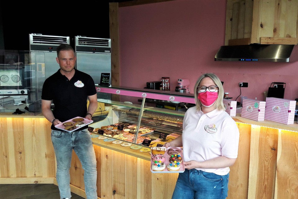 Filip Jacobs en Inneke Utsi serveren donuts en American cookies in allerlei uitvoeringen.