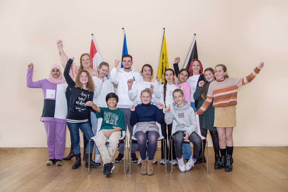 De twaalf kinderen van de jeugdgemeenteraad legden de eed af in het gemeentehuis van Baarle-Hertog. 