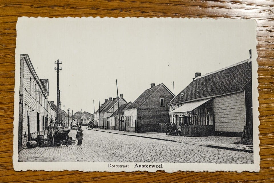 De Dorpstraat van Oosterweel waar Edgard met zijn ouders woonde. 