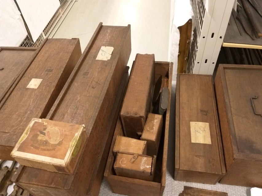 Even smaller smaller boxes have been found in the Privilege Case.  These are still being investigated.  “I don't expect that we will make many great discoveries yet,” says city archivist Marie Juliette Marinus.“ 