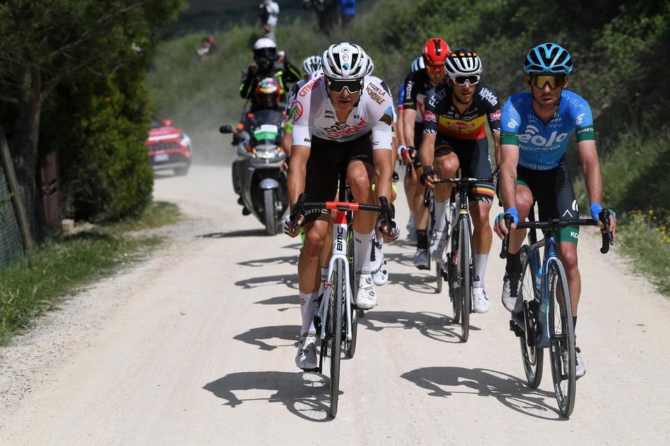 Lawrence Naesen rijdt voorop in de grindetappe naar Montalcino. “Wat had ik die rit graag gewonnen. Het parcours lag mij beter dan negentig procent van het peloton.”