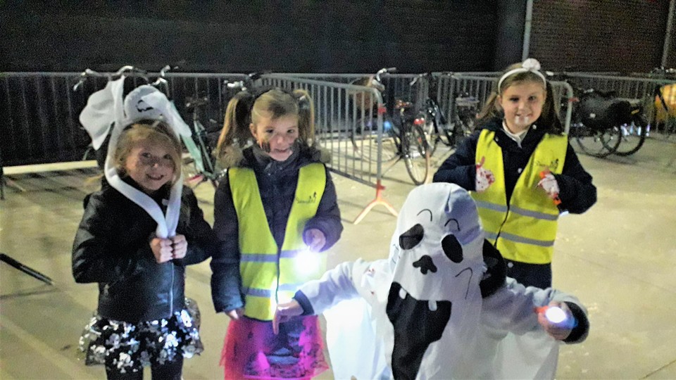 Heel wat kinderen namen verkleed deel aan de griezeltocht.