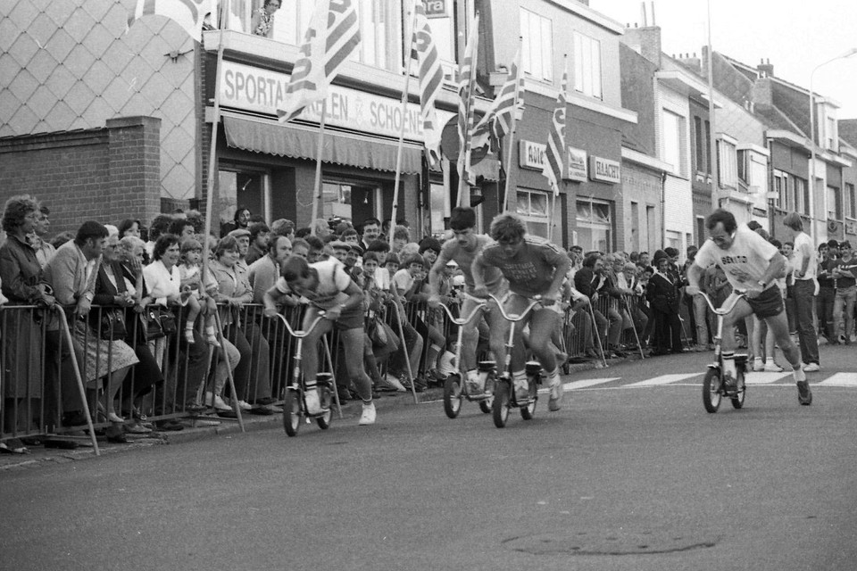 Tijdens het eerste volle weekend van augustus was het Bossenkermis in de Driehoekstraat. De trottinettenkoers op zaterdag en op maandagavond zorgden voor heel wat spektakel.