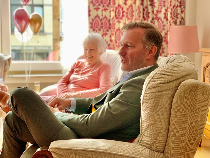 De kwieke verschijning die Maria nog is, maakte indruk op de burgemeester.