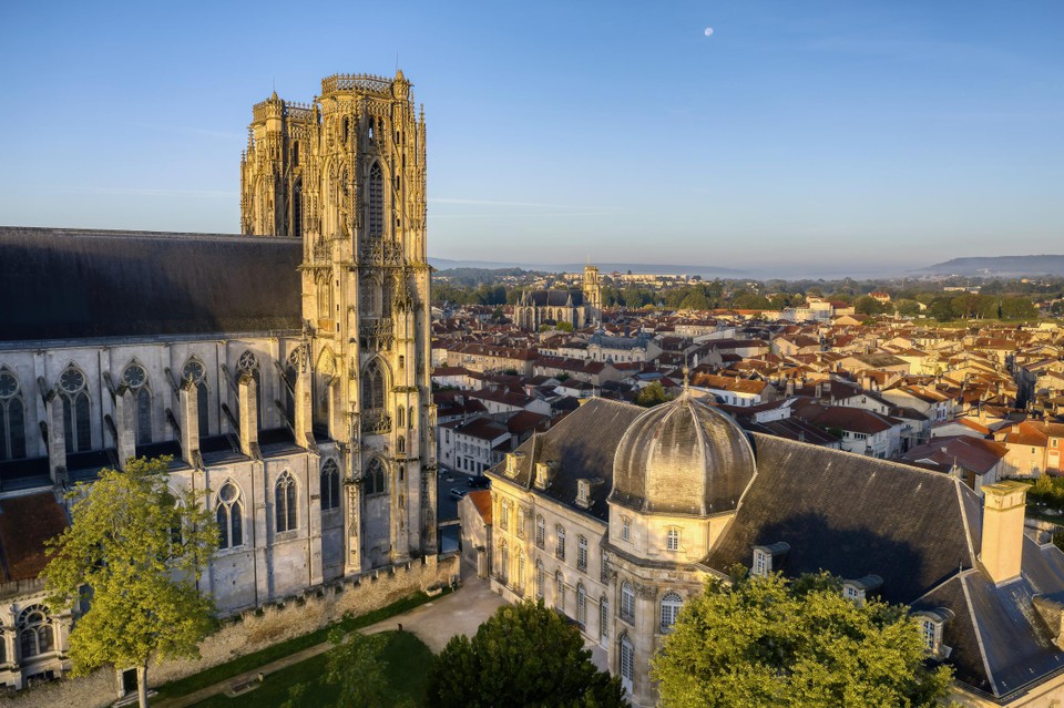 De gotische Saint Etiennekathedraal kijkt uit over Toul.