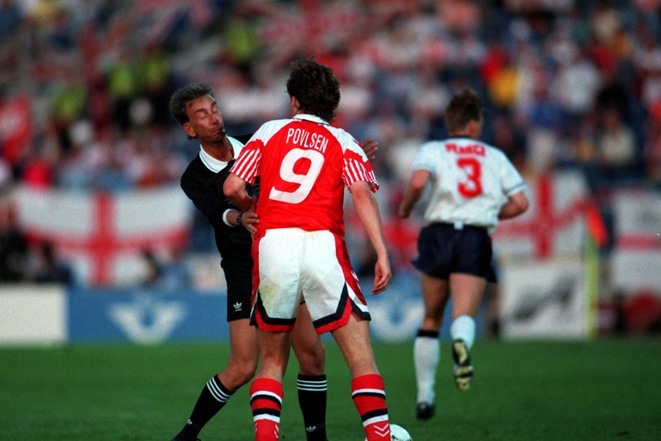 John Blankenstein op het EK in 1992 tijdens de match Engeland - Denemarken.