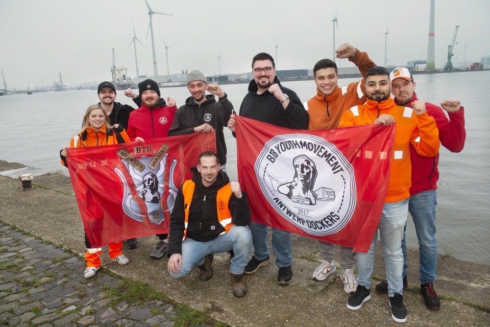 Hannelore Hannes, Nick Loridan, Maxim Moons, Jeffrey Van Reet, Kevin Verrept, Maxim Immens, Abdel Daoudi, Glenn Mannien en in het midden vooraan Kevin Verhaegen.