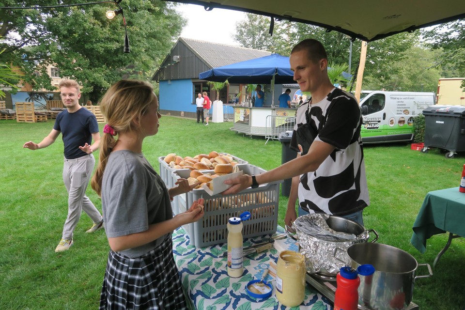 Hotdogs als drempelverlager om over gevoelens te praten.
