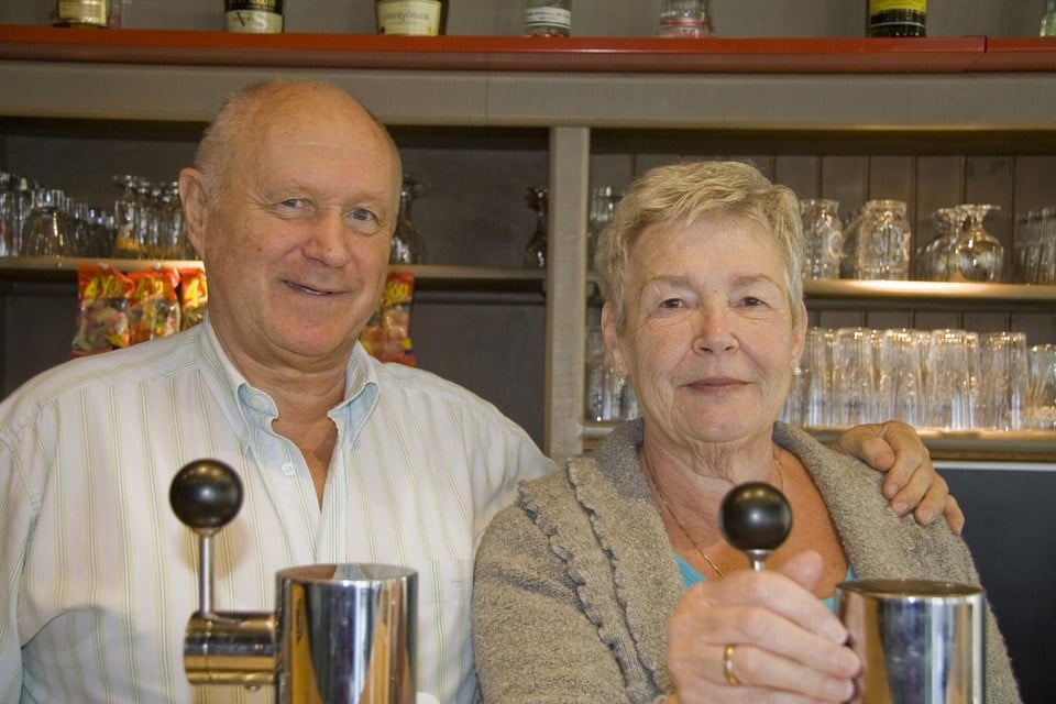 Paul Talboom met zijn vrouw Jenny in het Antwerp Themacafé. 