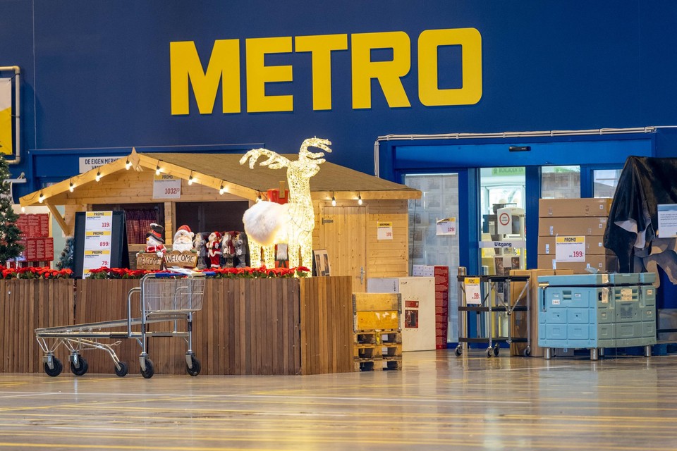 De Metro-winkel op het Kielsbroek in Antwerpen-Zuid. 