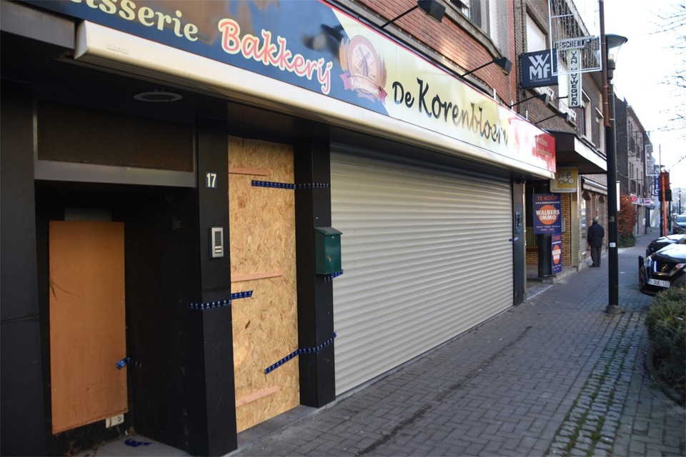 Na een inval in een bakkerij in de Overwinningsstraat werd het gebouw verzegeld.