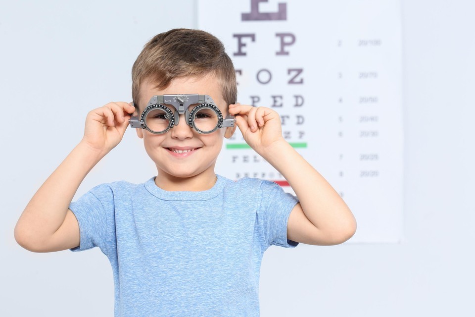 Vouwen Traditioneel Afleiden Bijziendheid stijgt sterk: hoe weet je of en wanneer je kind een bril moet  dragen? | Gazet van Antwerpen Mobile