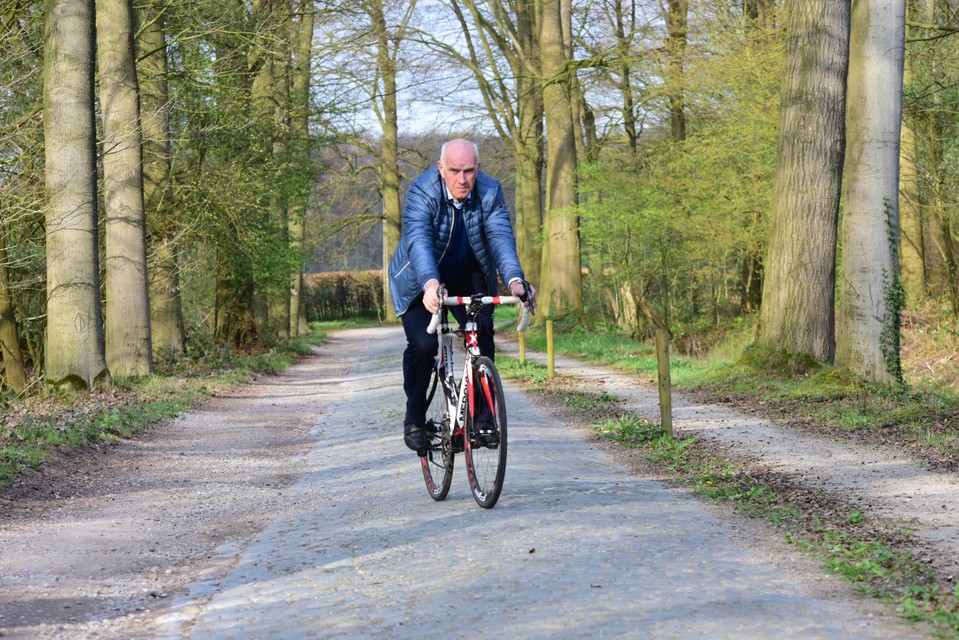 Pullenaar Roger Rosiers, oud-winnaar van Parijs-Roubaix, dokkert ook wel eens over De Voort. Hier op een archiefbeeld.
