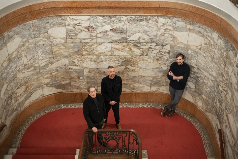 Kamiel met Kurt Vanhoutte en Benjamin Verhoeven van de Universiteit Antwerpen van de afdeling Theater- Film- en Literatuurwetenschappen. 