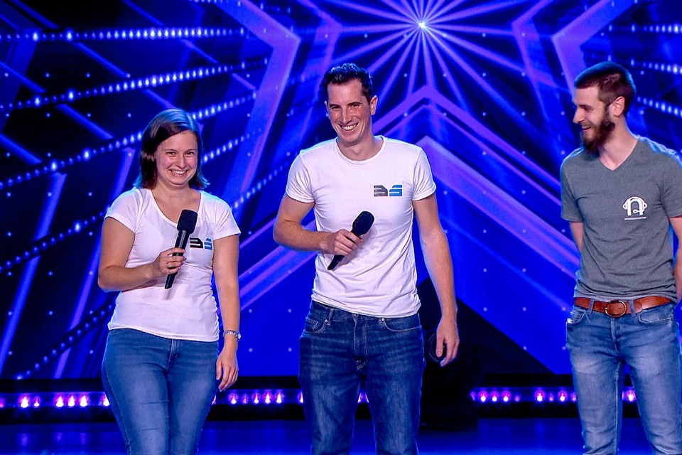 Glenn (midden) met zijn verloofde (links) en een collega (rechts).