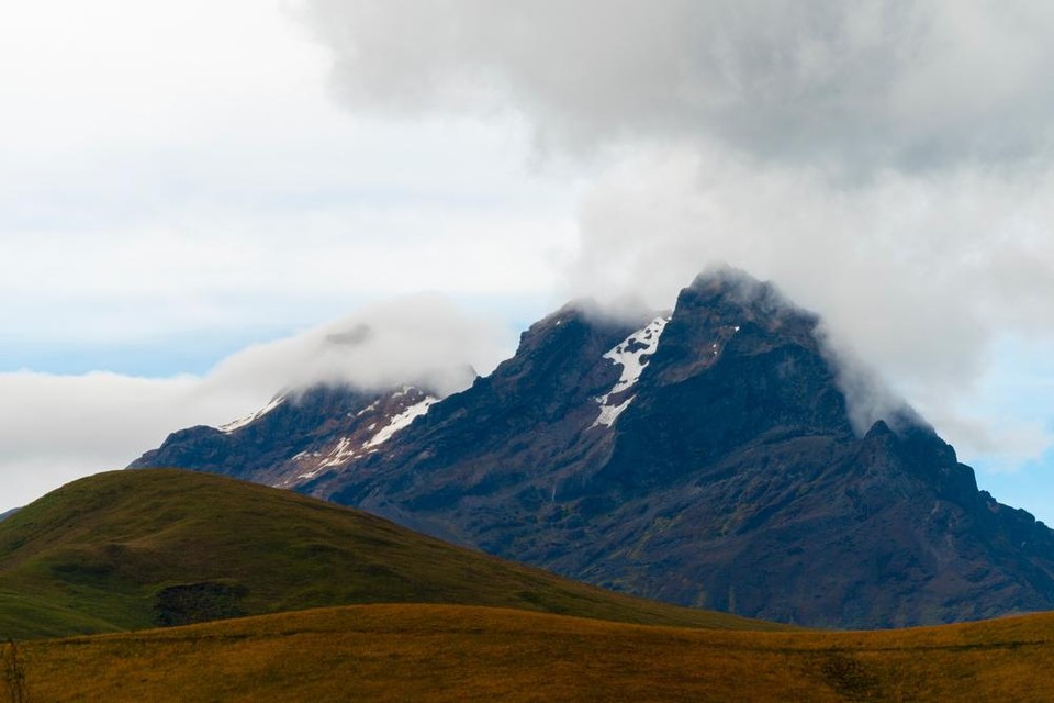 De vulkaan Carihuairazo. De alpinisten zouden 600 meter naar beneden gevallen zijn. 