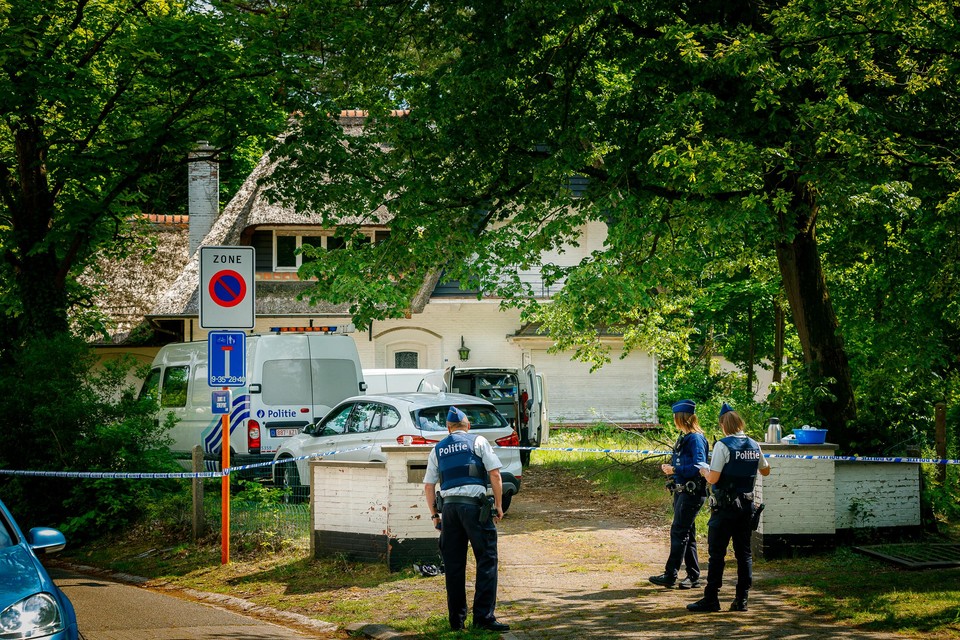De politie trof het lichaam van Christine aan in de kelder. De vrouw bleek tientallen messteken te hebben gekregen.