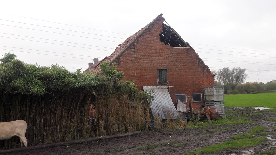 Ook aan de andere kant gaapt een bres. Aurore joeg er los door heen.