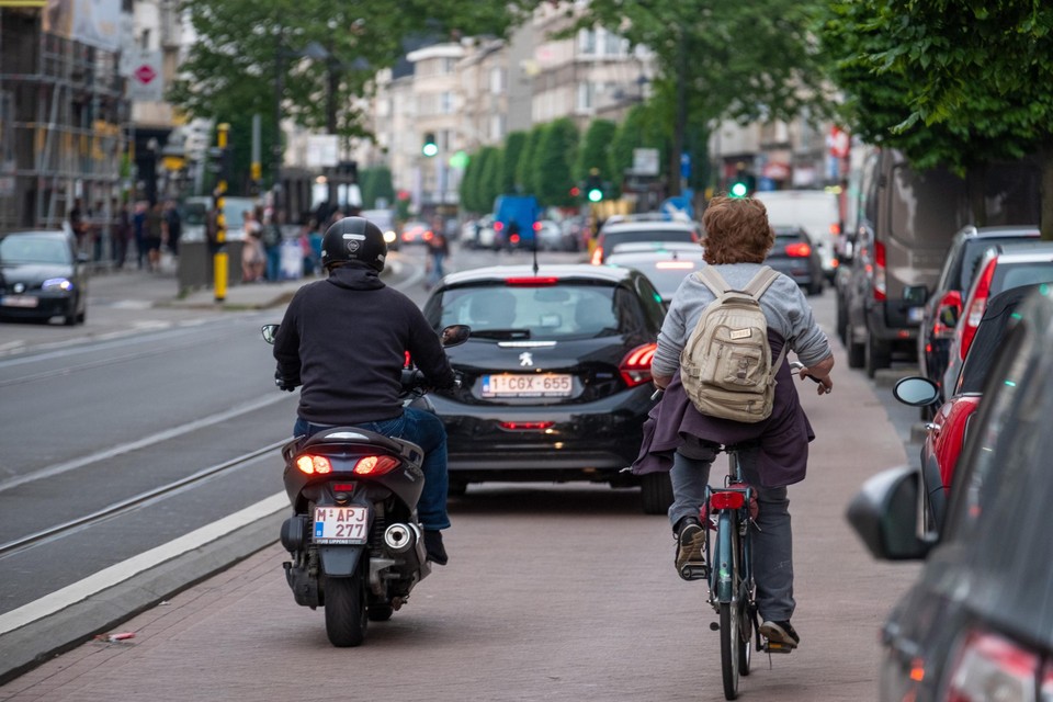 De discussie over het nut van een fietsstraat op de Turnhoutsebaan blijft. 