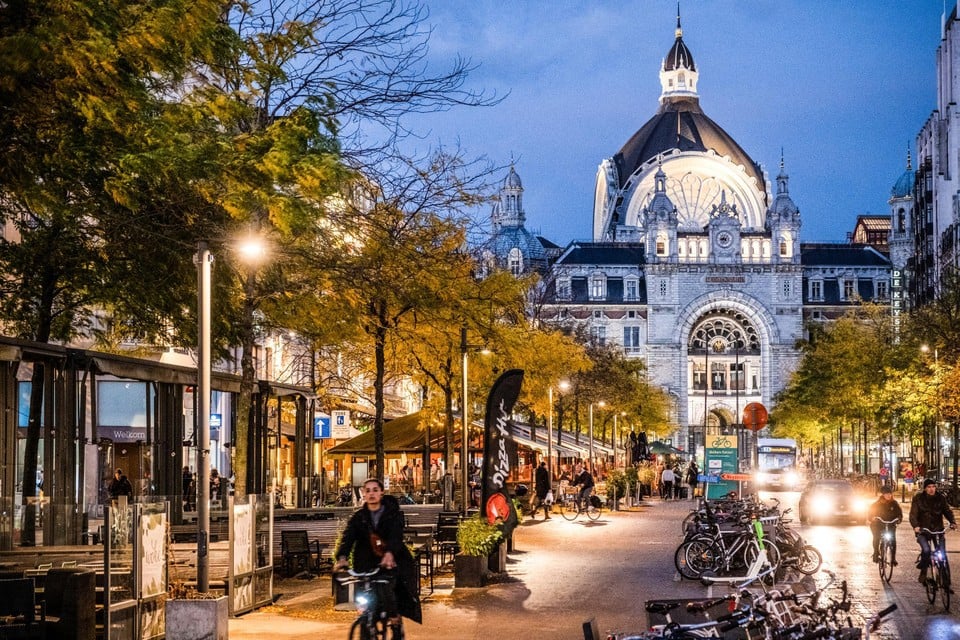 Ook de buurt van de Keyserlei, de bekende promenade die je van Antwerpen-Centraal naar de Meir brengt, is een magneet geworden voor de problematische druggebruiker.