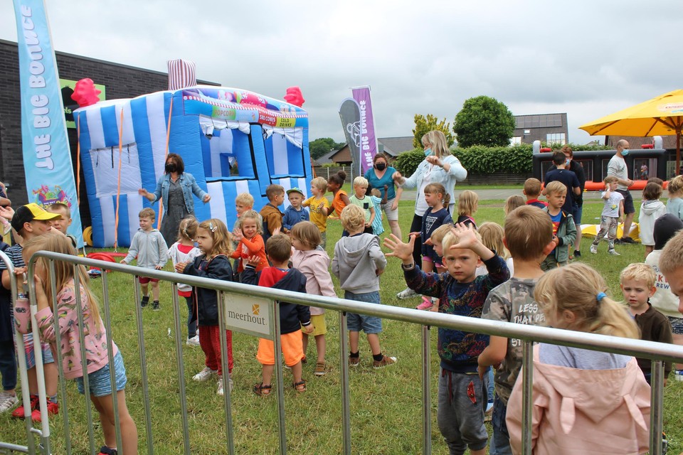 De kleuters in de danszone.