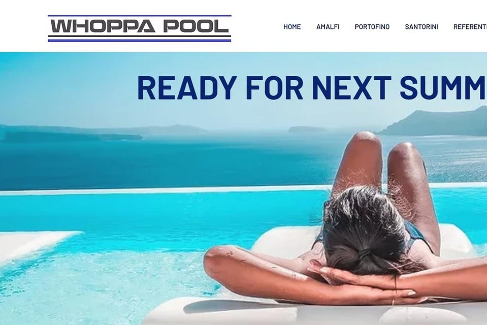 De website van Whoppa Pool, die luxueus zwemplezier leek te beloven, maar nu voor minstens tientallen gedupeerden zorgt. 