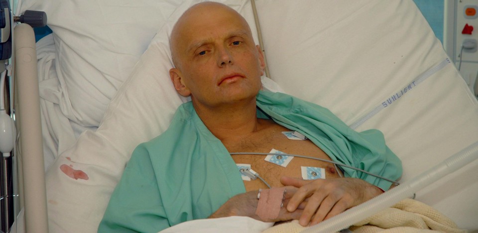 De ex-Russische spion Alexander Litvinenko stierf nadat zijn thee vergiftigd werd in Londen.