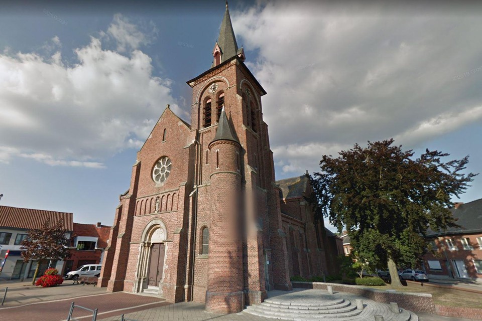 De vrouw verstopte zich in de kerk van Oosthoven.