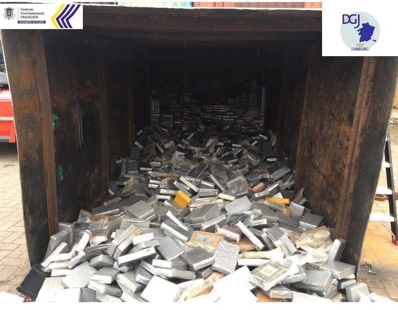 11.5 ton cocaïne zaten in een stalen container die in een zeecontainer geduwd werd.