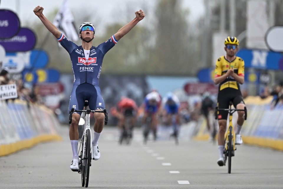 Mathieu Van der Poel zette in Dwars door Vlaanderen 2022 de toon voor de Ronde.