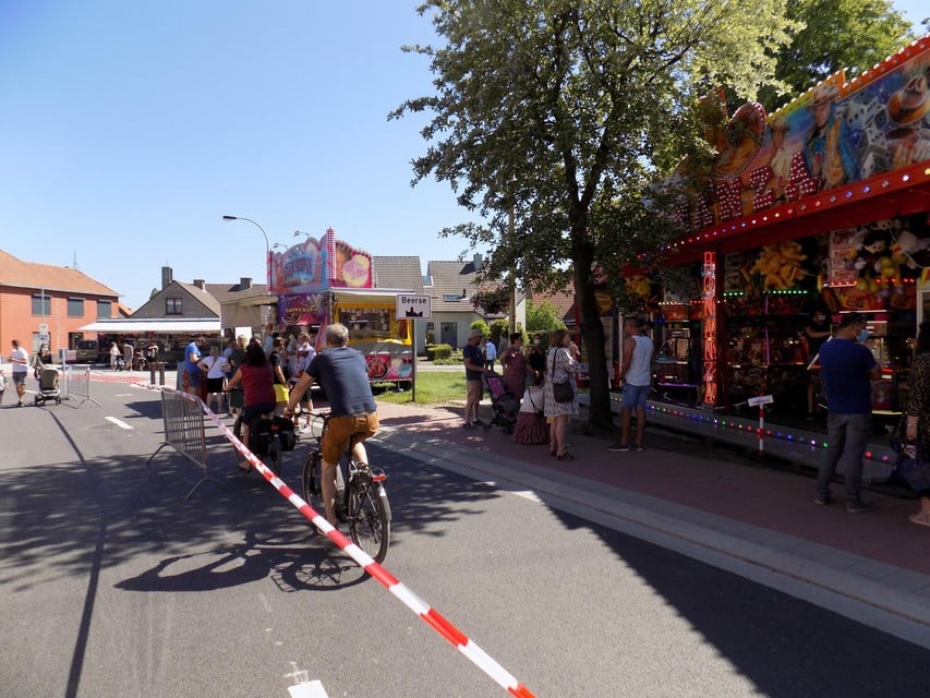 De kramen staan opgesteld in de buurt van brug 6 in Den Hout in Beerse.