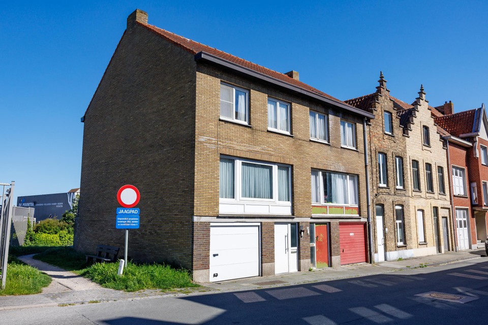 De betrokken onthaalmoeder woont in dit hoekhuis in West-Vlaanderen. 