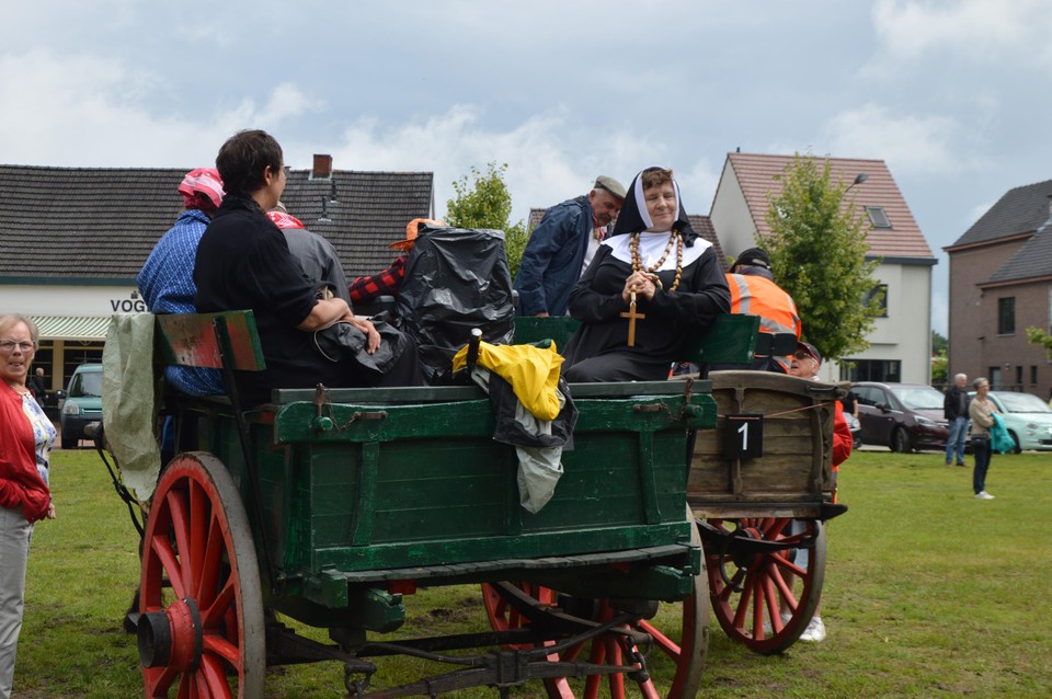 Zelfs tante nonneke bad voor mooi weer, maar ze werd niet verhoord.