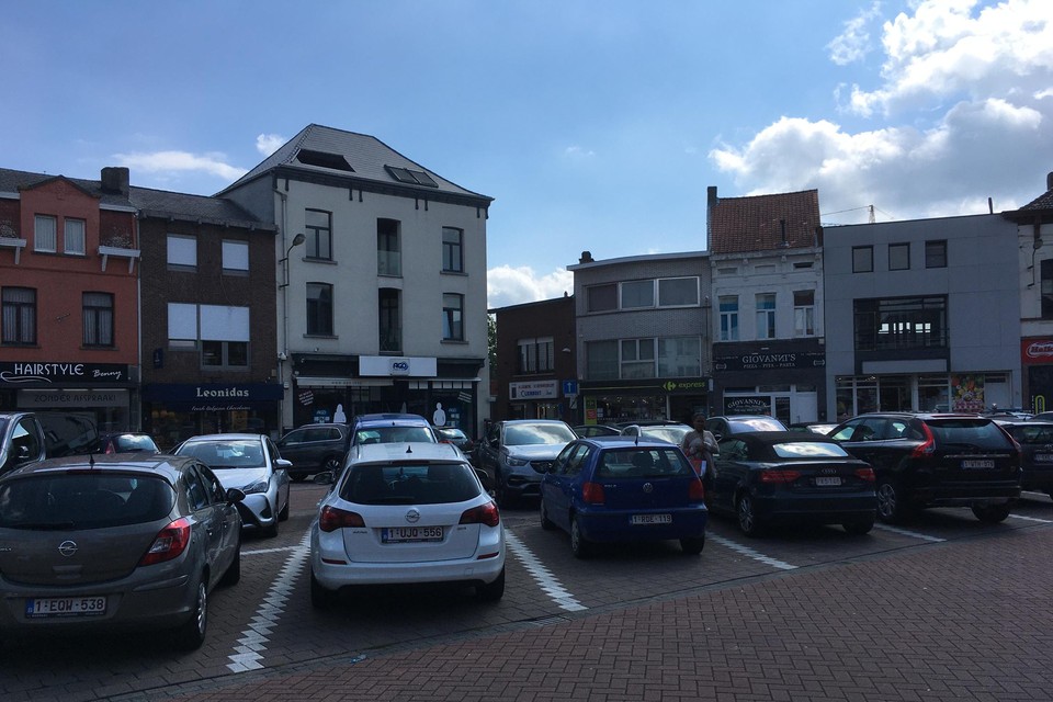 Het betalend parkeren blijft gelden in het centrum. Het voorgestelde twee uur gratis parkeren ligt in de prullenmand.